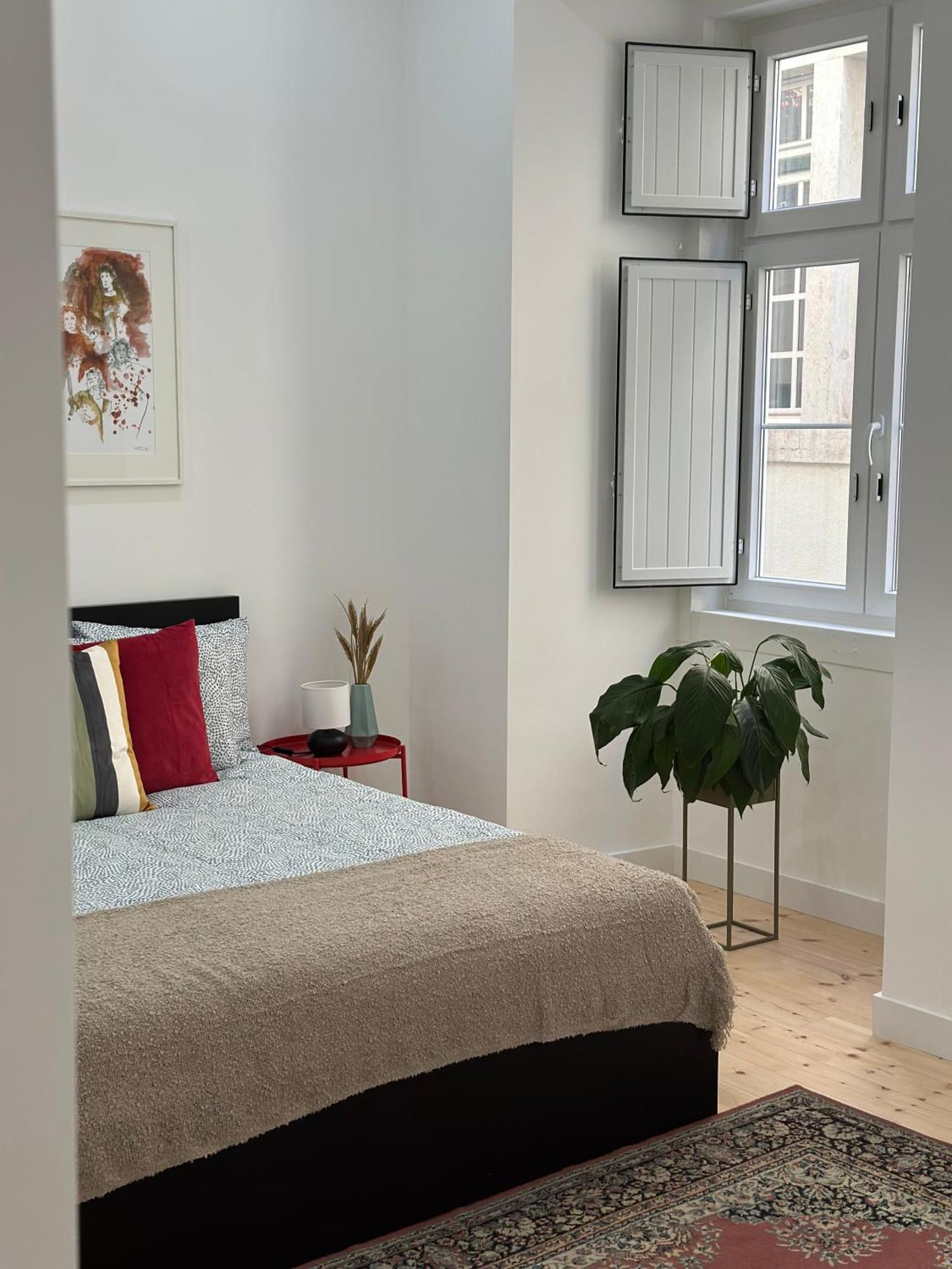 Modern Bedroom In Lisbon — Foto 3